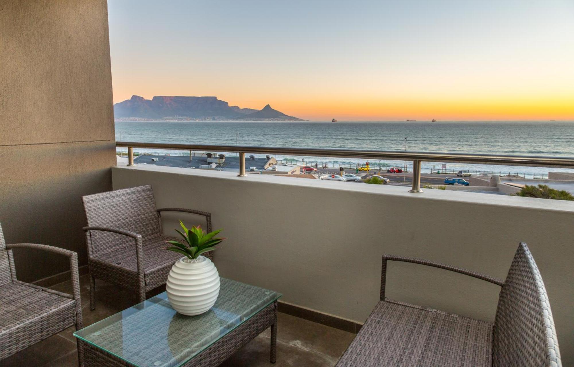 Modern Beachfront With Ocean Views - Infinity G9, Blouberg, Cape Town Bloubergstrand Exterior foto